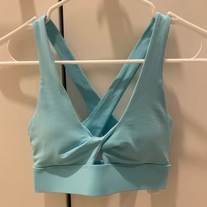 NWOT Fabletics Criss Cross Sports Bra